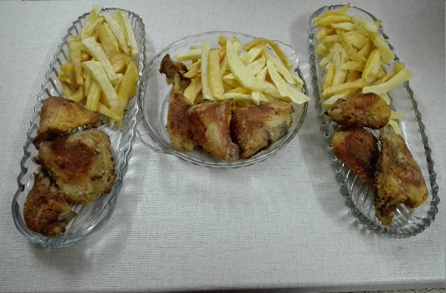 مرغ سوخاری با سیب زمینی سرخ شده