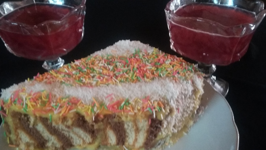 عکس کیک یخچالی زعفرانی 
ژله البالو طبیعی
