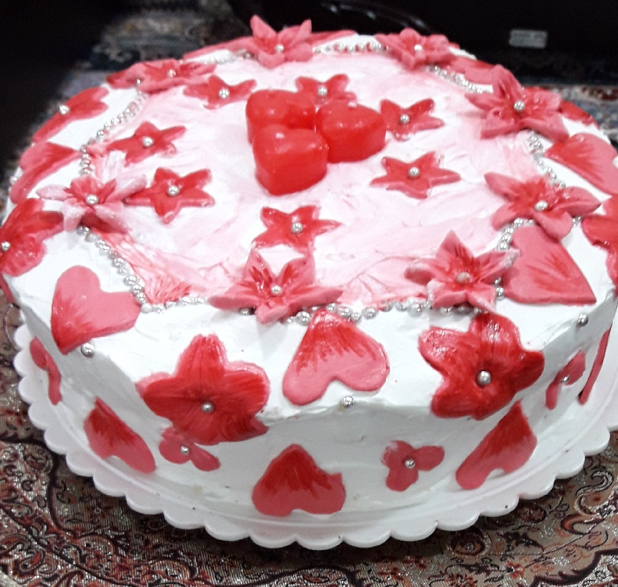 برای ظهور  وسلامتی آقا امام زمان(عج)صلوات
کیک خامه ای با تزئین فوندات