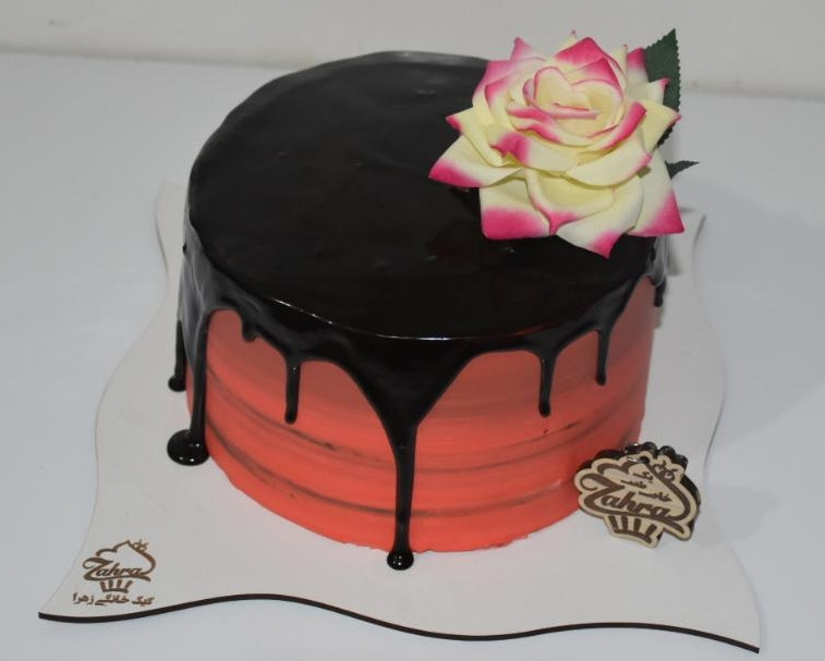 عکس کیک خامه با گاناش شکلاتی