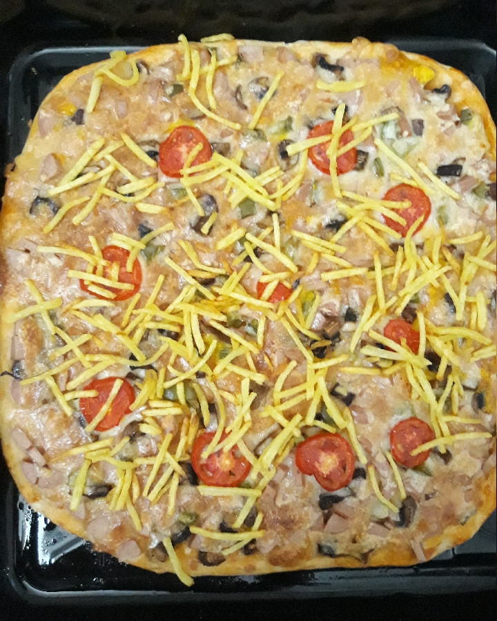 عکس پیتزا قارچ و سوسیس