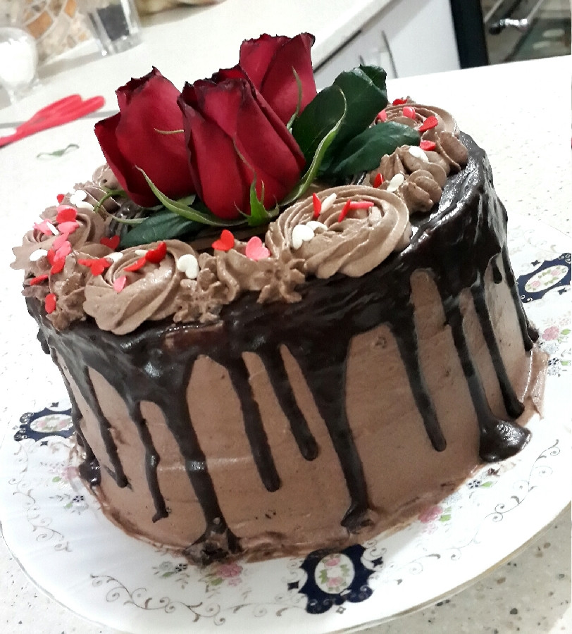عکس کیک شکلاتی بی بی با خامه کشی
