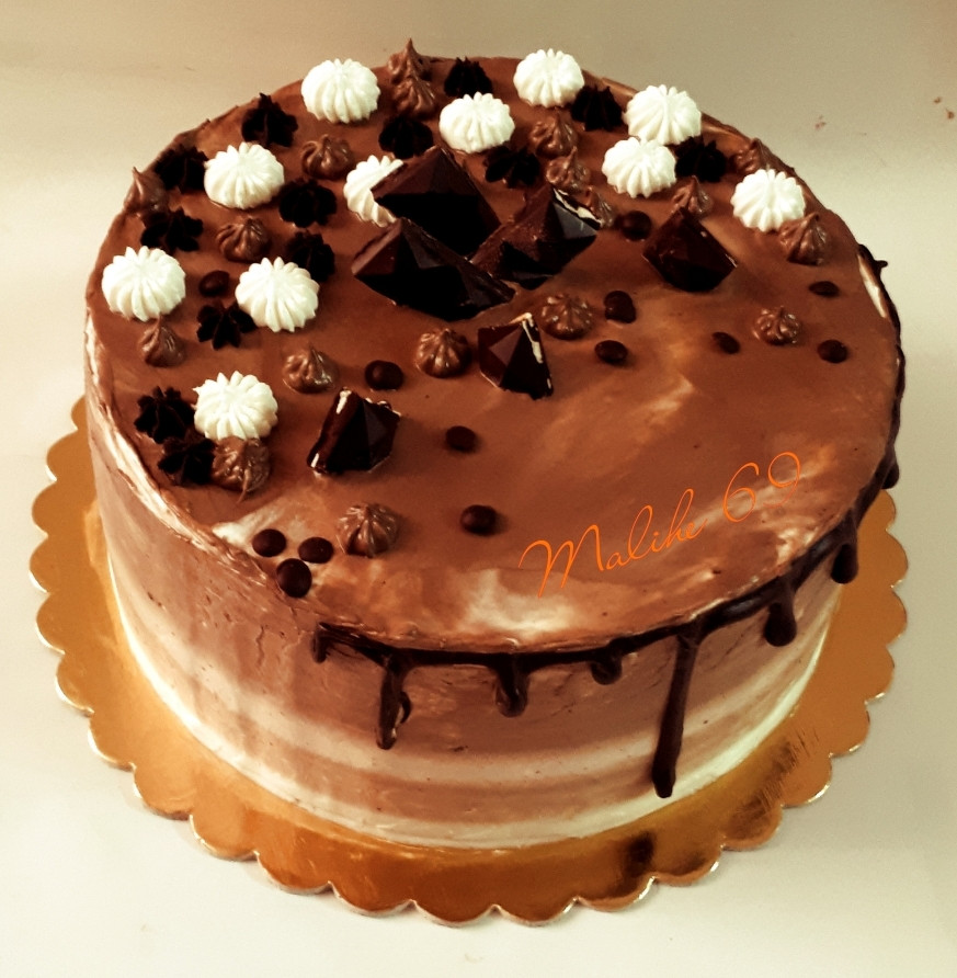 عکس کیک شکلاتی خامه ای