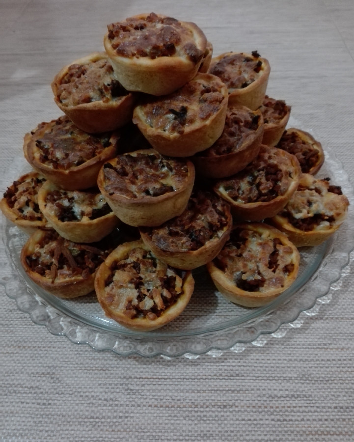 عکس اینم پیتزا تک نفره دستپخت خواهر جونم با خمیر جادویی