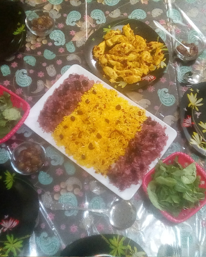 عکس آلبالو پلو با فیله مرغ زعفرانی