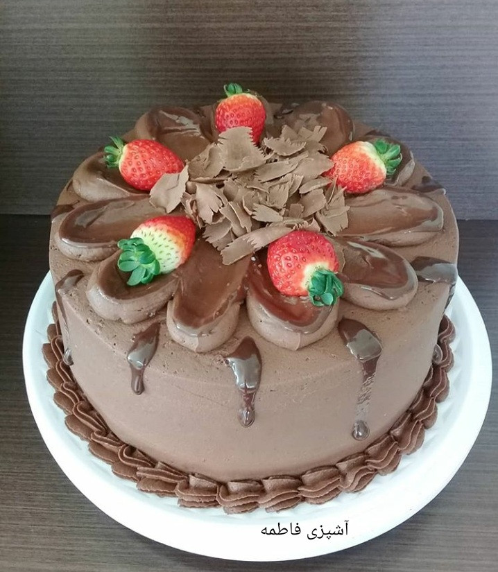 عکس کیک  با روکش خامه شکلاتی