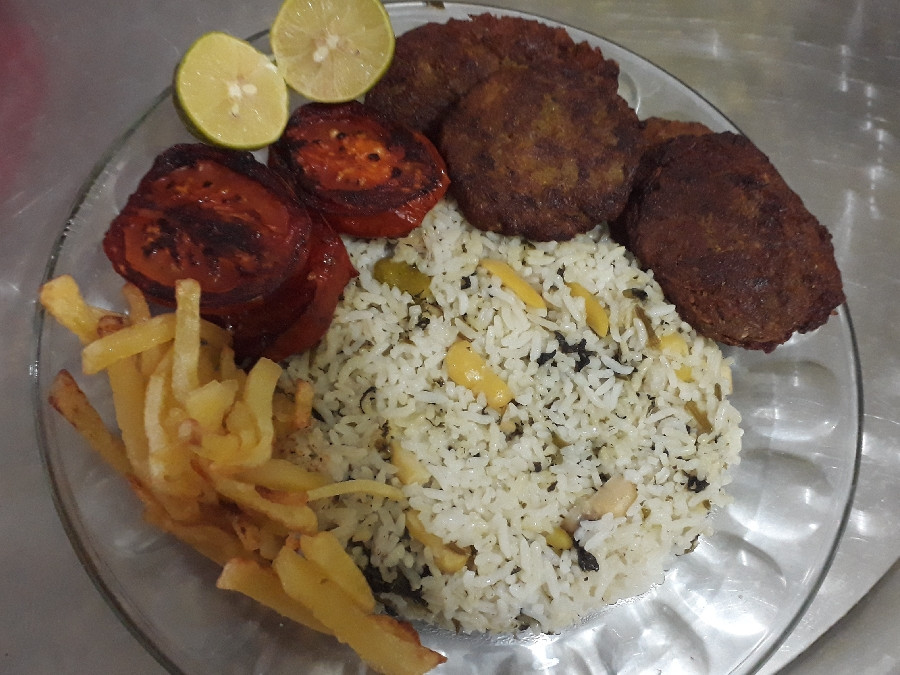 شامی کباب و برنج باقلا