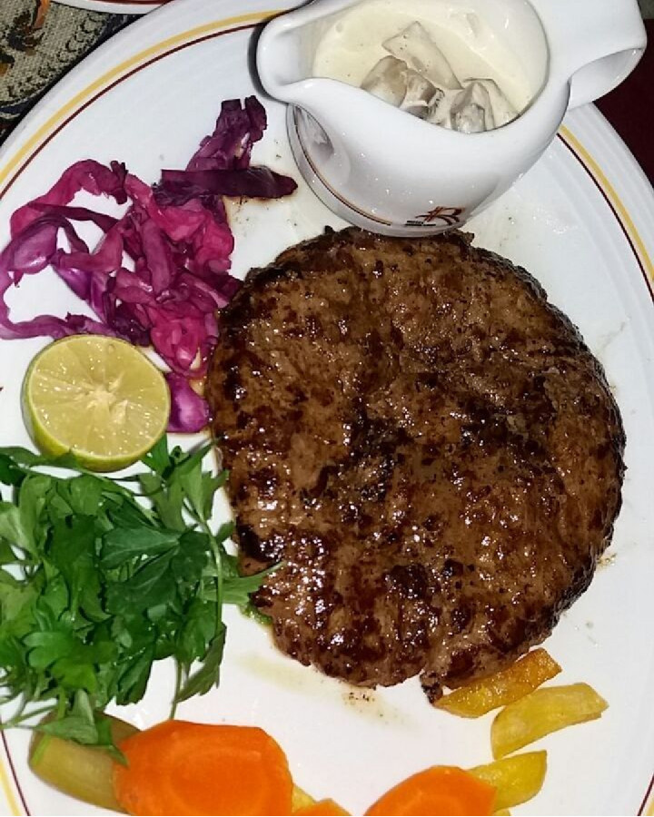 عکس همبرگر دست ساز خالص