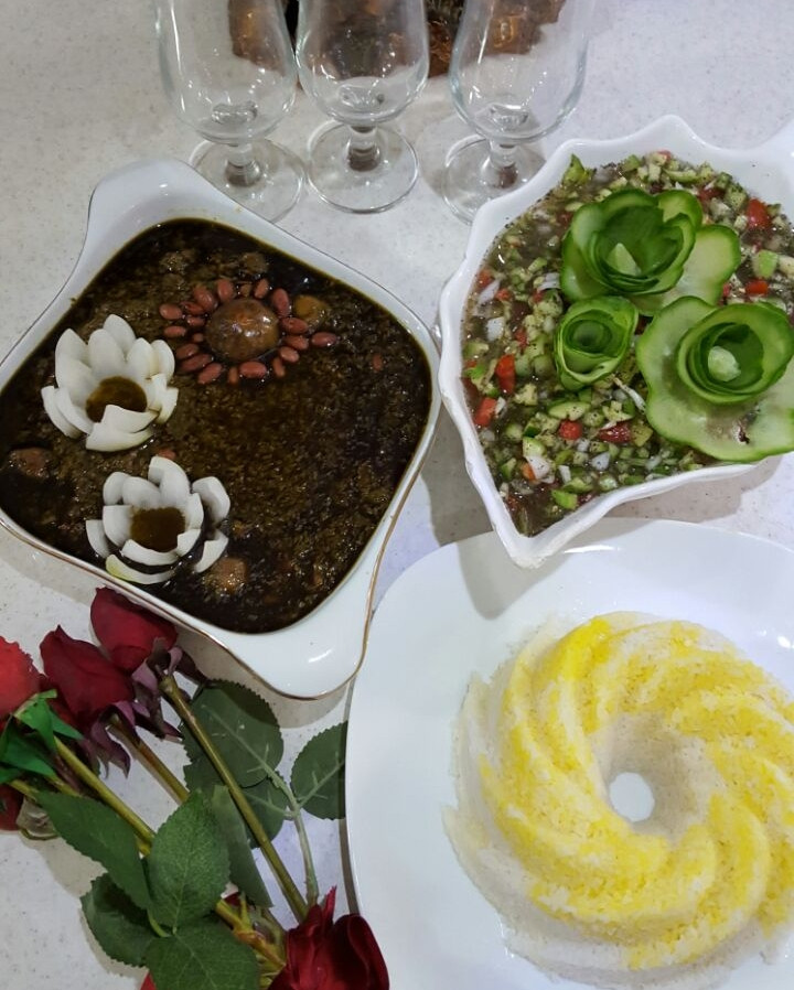 عکس این هم از شام امشبم غذای مورد علاقم پاپیون قبول کن