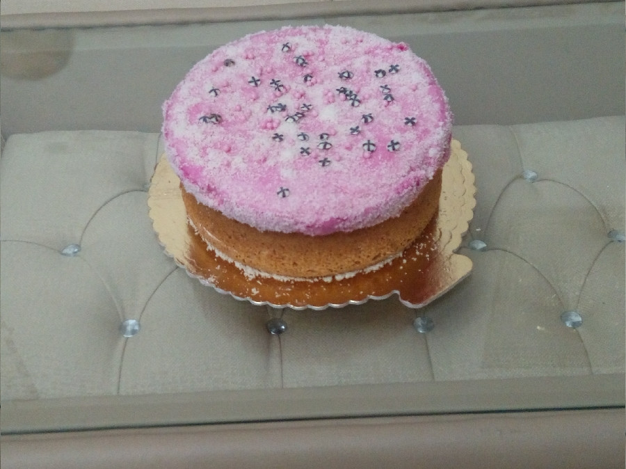 کیک اسفنجی با لایه پف پفی