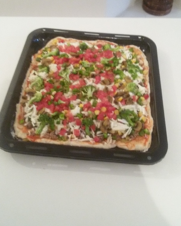 عکس پیتزا گوشت و سبزیجات
