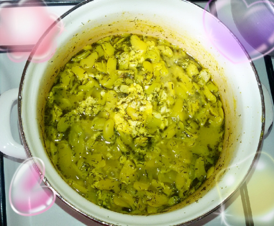 عکس باقالی خورشت گیلانی در حال پخت 