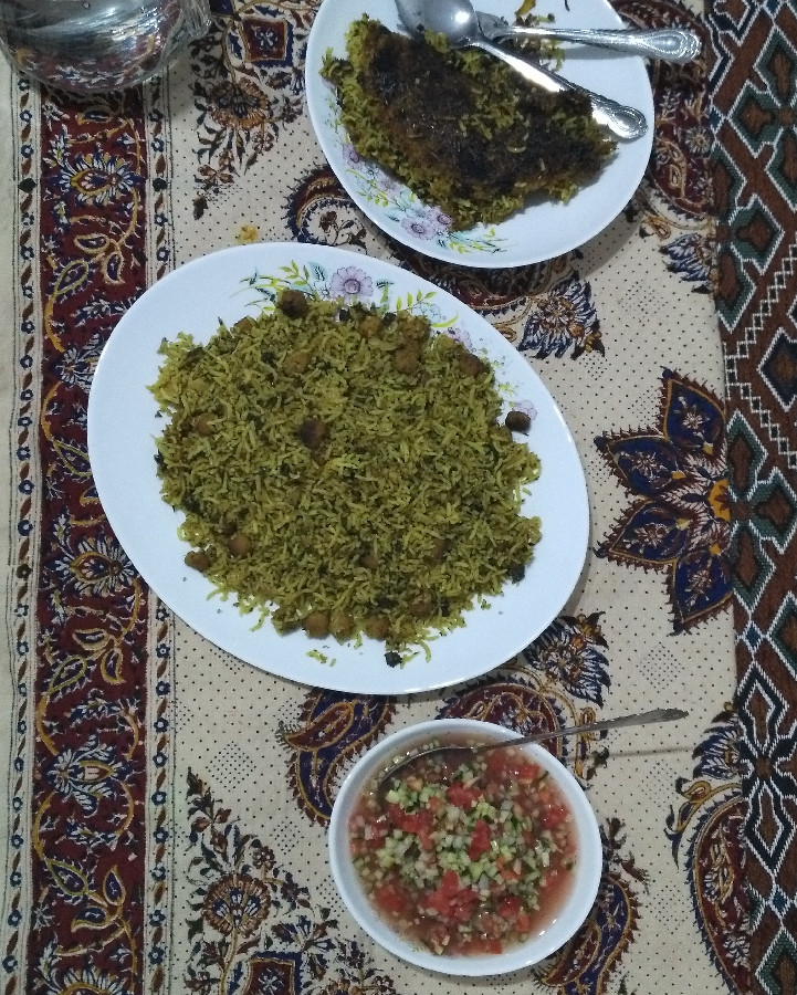 کلم پلو وسالاد شیرازی