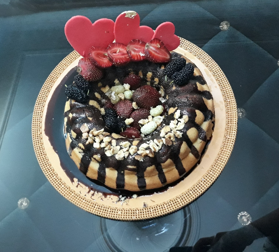 عکس کیک شکلات و میوه