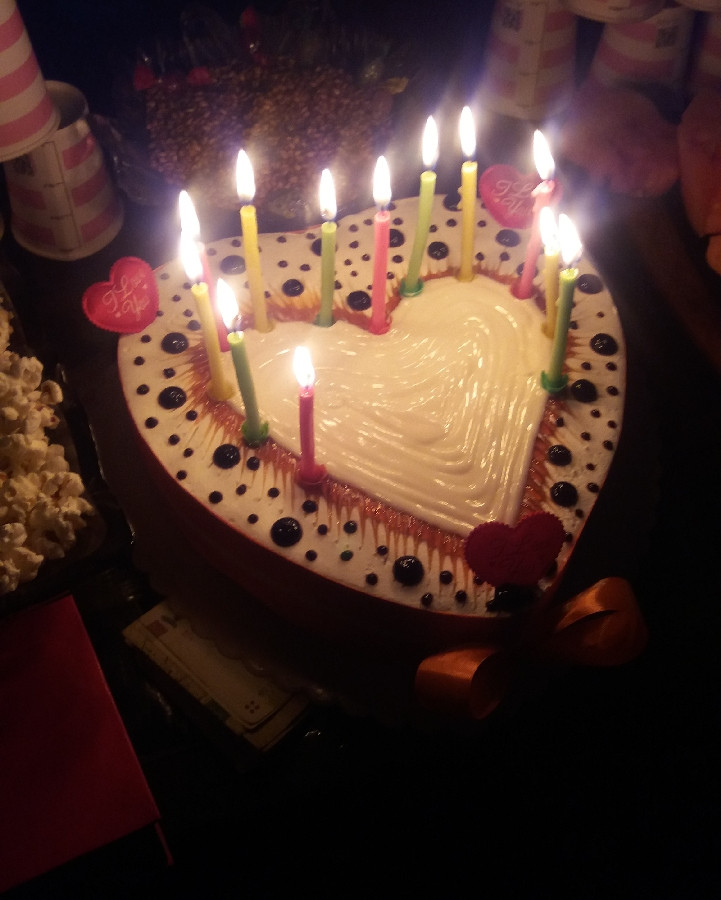 کیک تولد من عشقم برام آورد