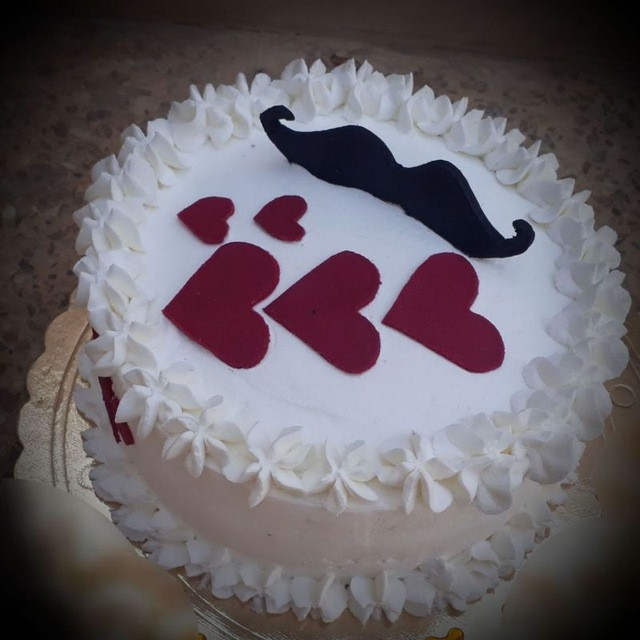 کیک سفارشی خانمی برای تولد