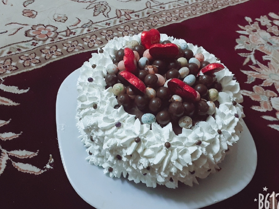 کیک شکلاتی با روکش خامه واسه تولد اقای همسر ?