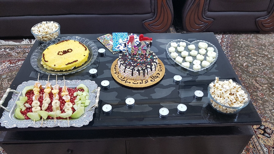 عکس میزتولد یهویی داداشم..❤
ته چین
کیک اسفنجی با فیلنیگ گزدو‌و‌موز
ژله رولی با طمع اناناس