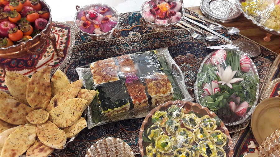 عکس چیدمان میز مسابقه اولین جشنواره آشپزی و شیرینی سنتی در کرمان