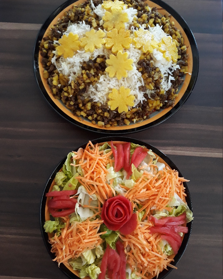 عکس رشته پلو با یه سالاد عجله ای...