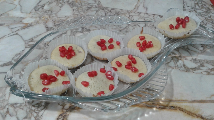 عکس کاپ کیک انار دفعه اولم بود درست کردم. دستورش از نت گرفتم. ?