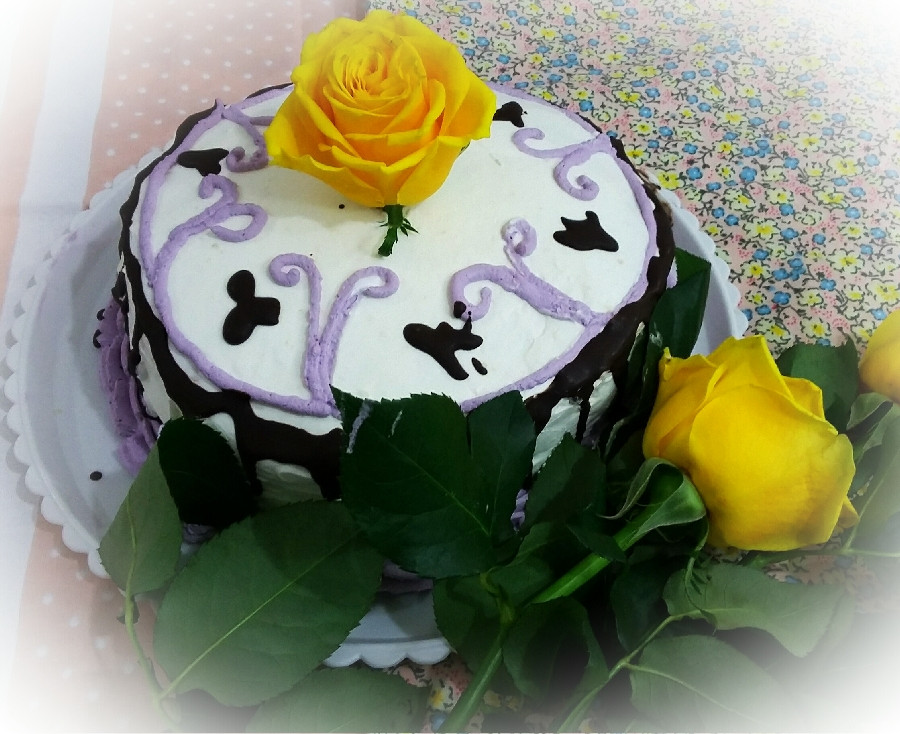 کیک  اسفنجی  و ژ له ی راه  راه   
برای مهمان های عزیزم
از لطف تک تک تون سپاس گذارم دوستان عزیز 
