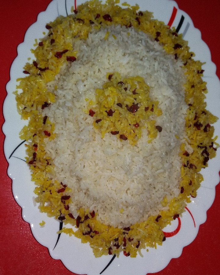 عکس زرشک پلو با کباب تابه ای