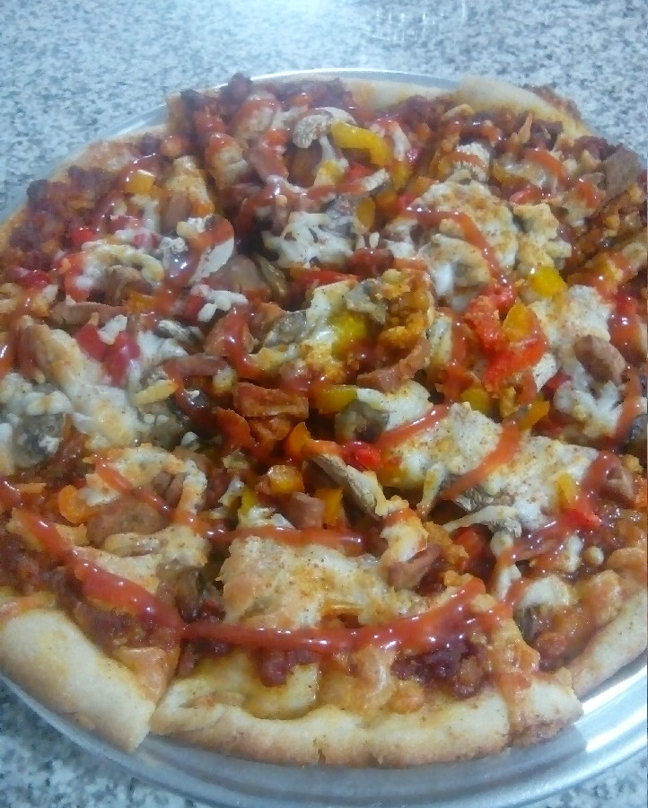عکس پیتزا قارچ و گوشت خانگی 