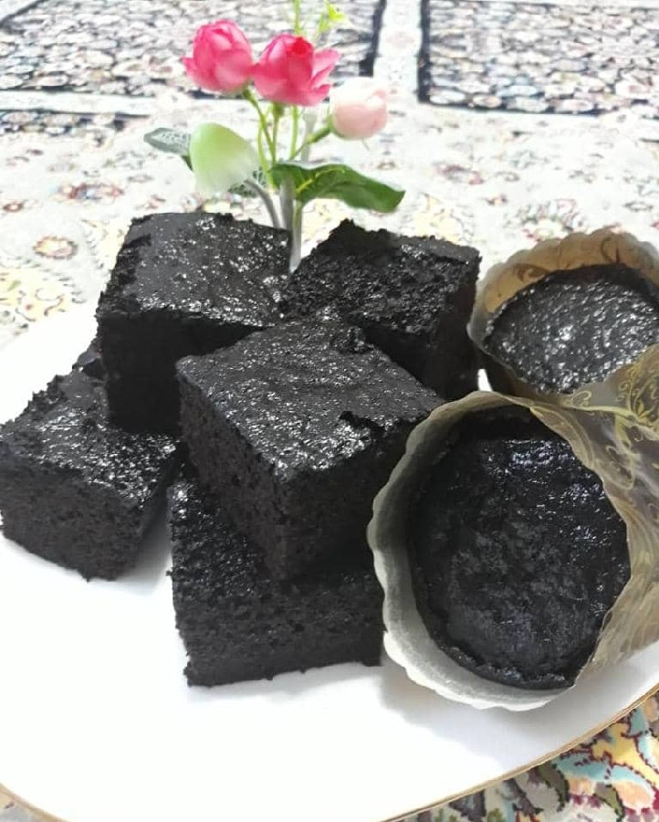 عکس این هم از کیک سیاه شکولاتی