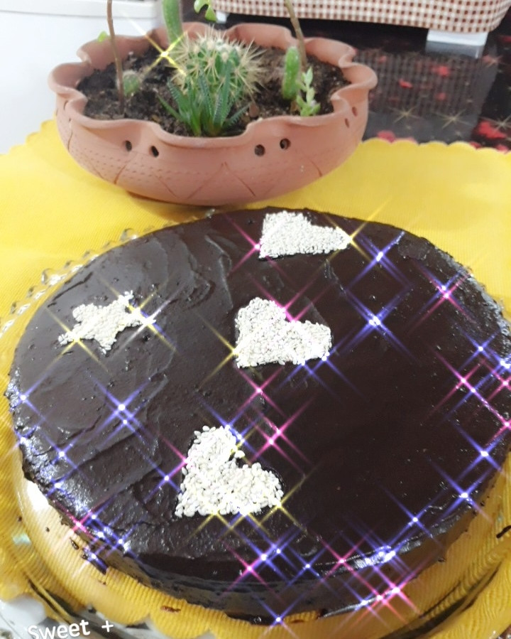 عکس کیک ساده با روکش شکلاتی