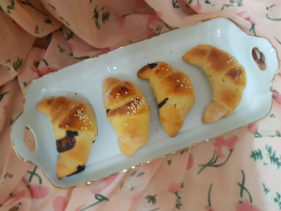 عکس نان کروسان بادستور خانم نائبی عزیز