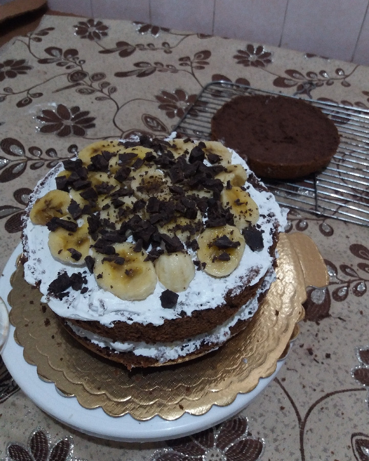 عکس کیک شکلاتی با فیلینگ موز شکلات وزن دوکیلو