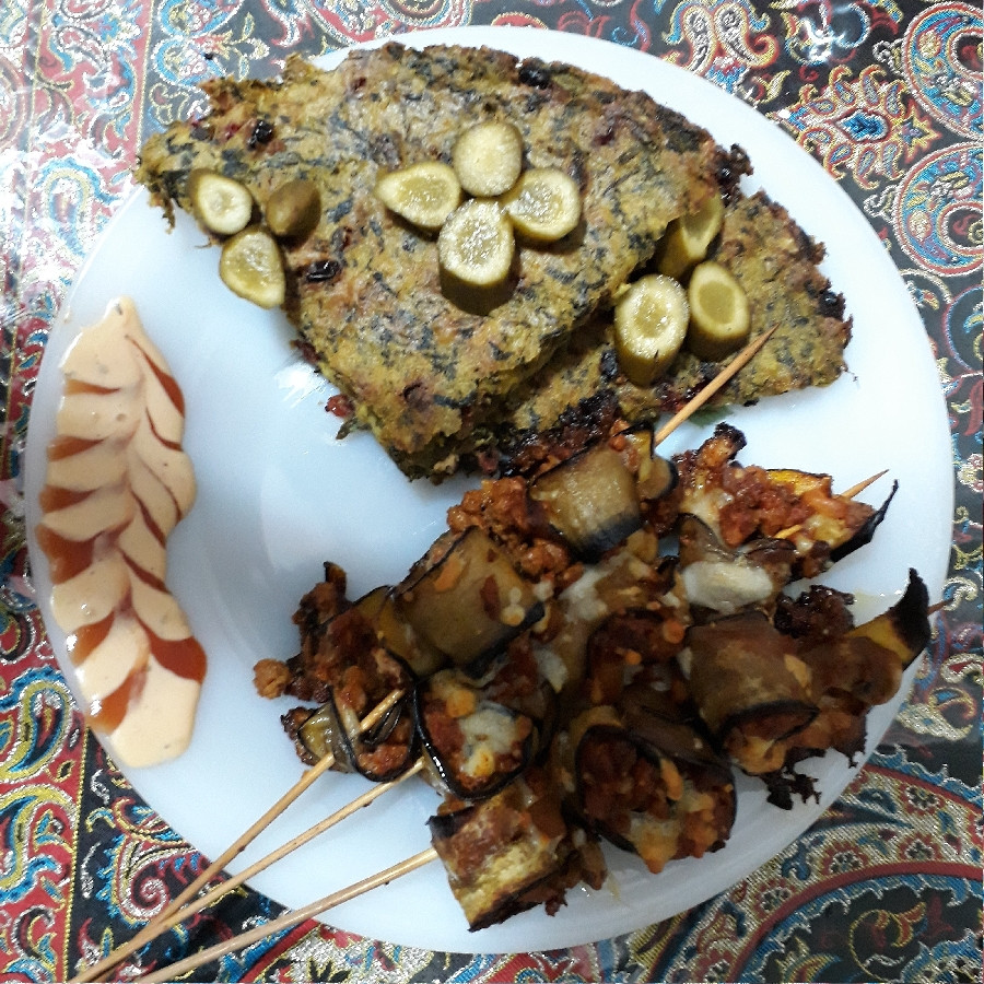 کوکوی سبزی با رولت بادمجون