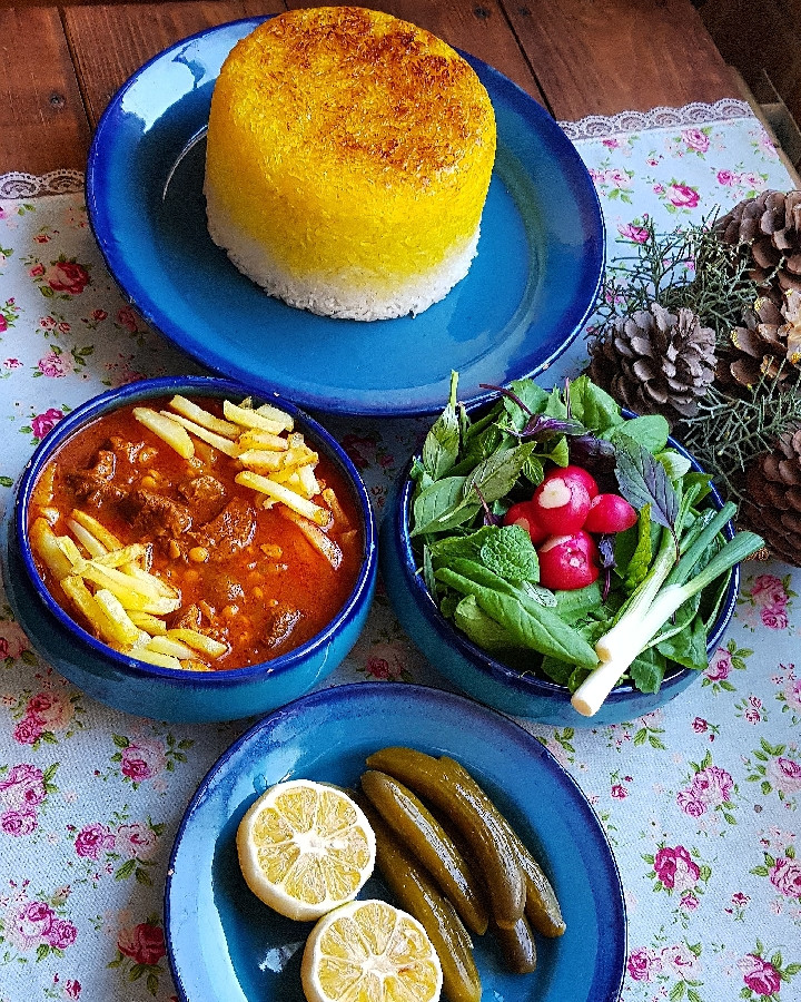 عکس قیمه و پلو زعفرونی