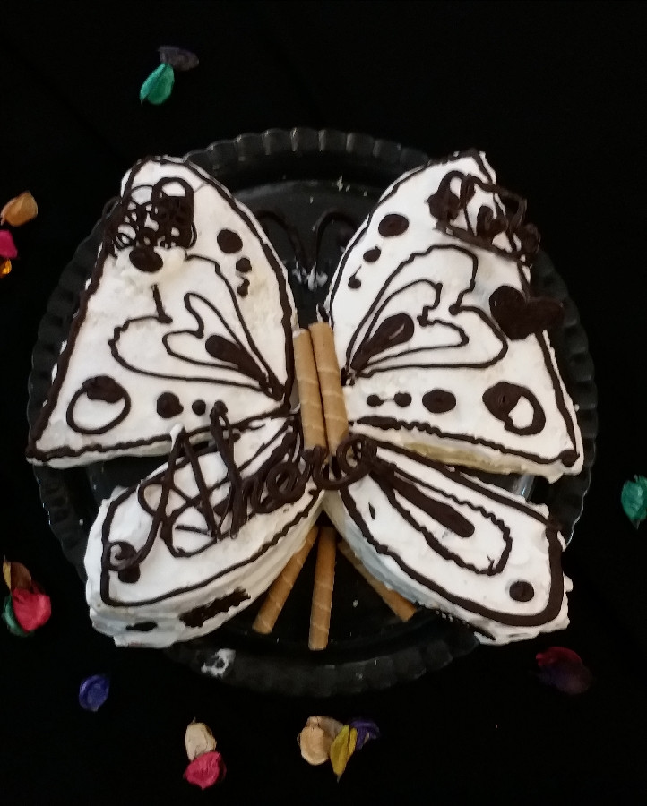 کیک به شکل پروانه