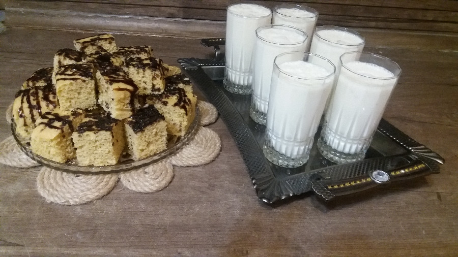 عکس شیر موز با کیک