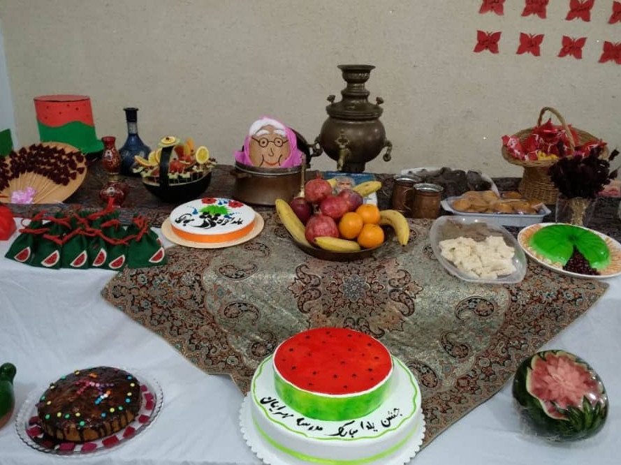 عکس جشن یلدا در مدرسه مهر ایمان در کنارک پاپیون لطفا تو صحفه خودم نذاررر