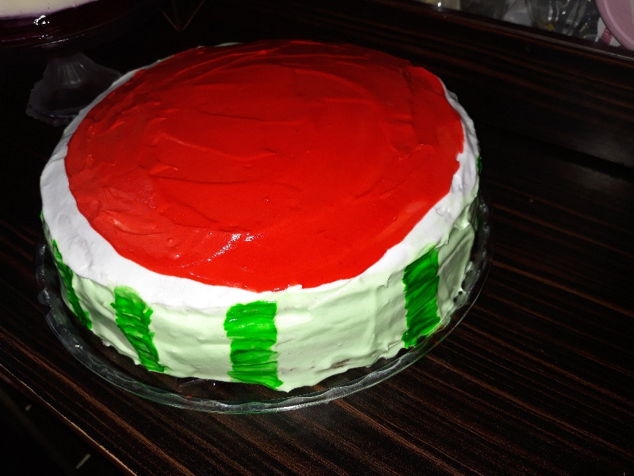 عکس کیک هندوانه ای  ویژه یلدا ۹۷. هنوز  تزیینش کامل ? نشده   