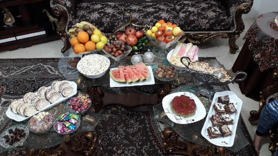 عکس شب یلدا کنار خانواده