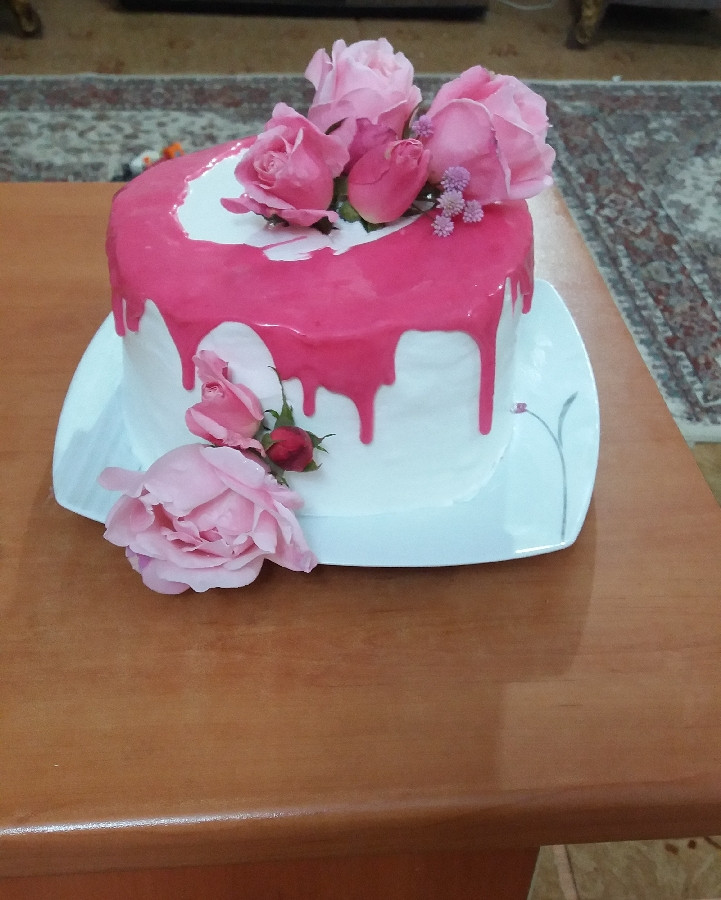 عکس کیک امروزم که داره میره مهمونی