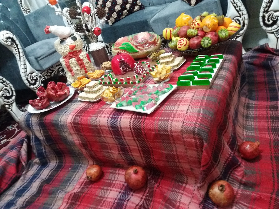 عکس سفره ی شب یلدا