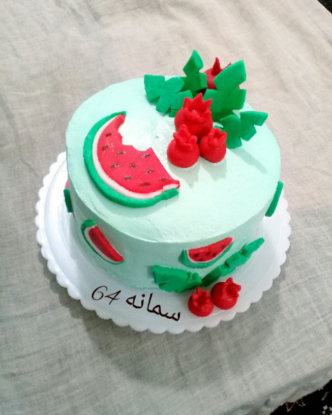 عکس کیک شب یلدا 
کیک اسفنجی،با روکش خامه با تزیین فوندانت