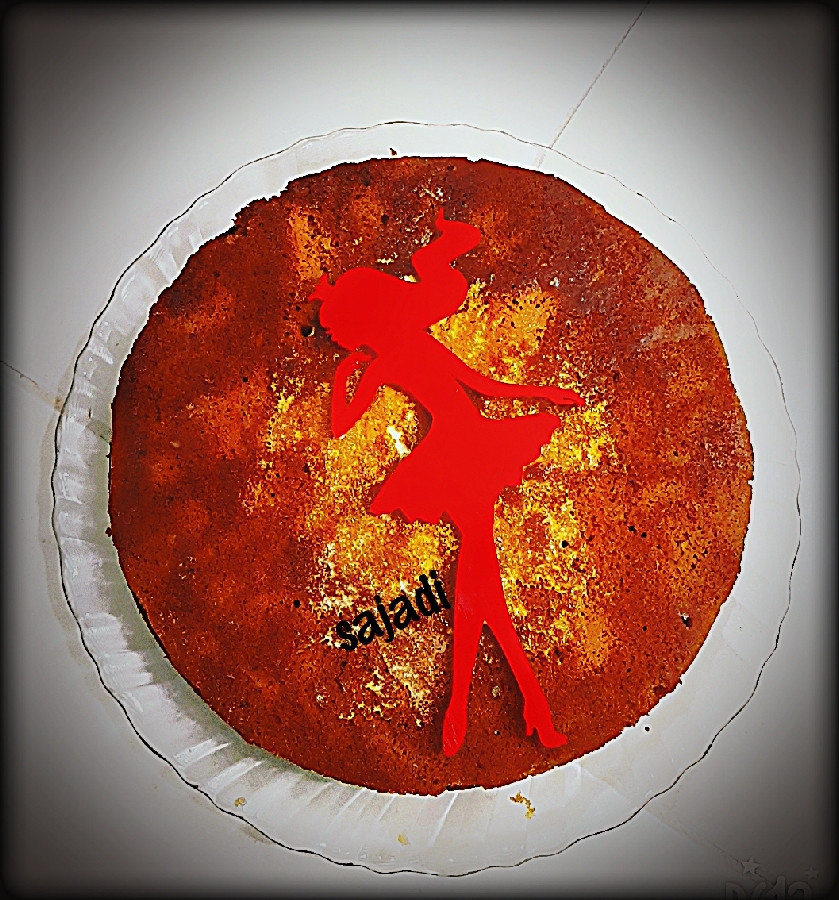 عکس کیک اسفنجی رژیمی
(تم‌مدرن دختر در باد)