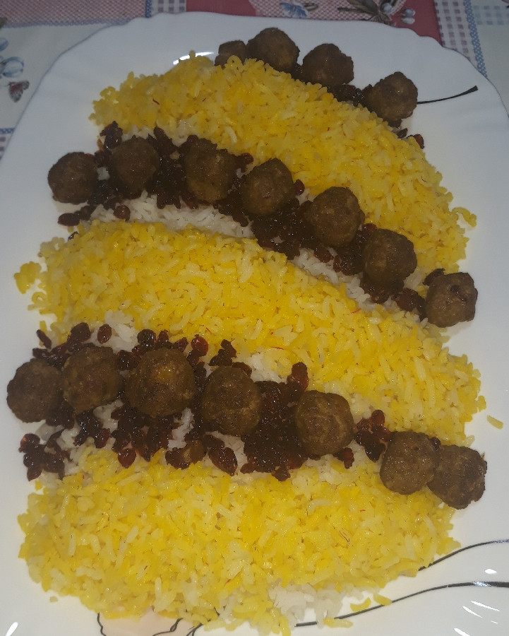 عکس گوشت قلقلی و پلوی زعفرونی به همراه زرشک