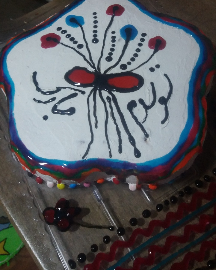 عکس کیک تولد خودم وخودم ساز ژله برلیوم خوشمزه اما یکم شل شده بودکسی میدونه چیکارش کنم