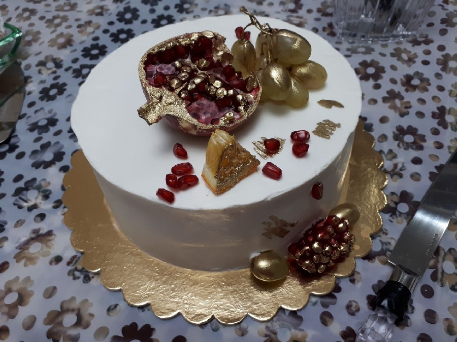 کیک با فلینگ موز و گردو ک واس شب یلدا با کمک دخترام پختم عزیزان پاپیونی
