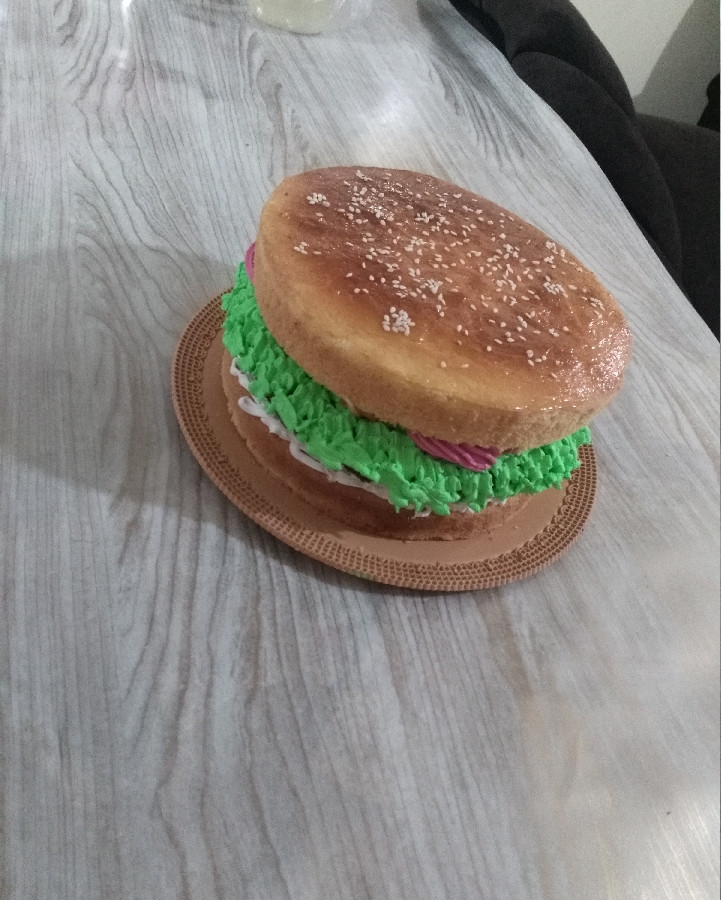 عکس کیک تولد با تم همبرگر