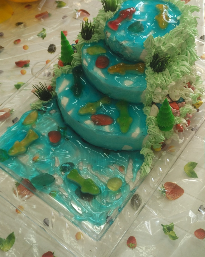 کیک آبشاری با پایه کیک اسفنجی 