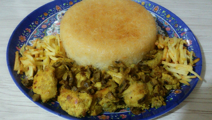 عکس برنج و مرغ زعفرونی 