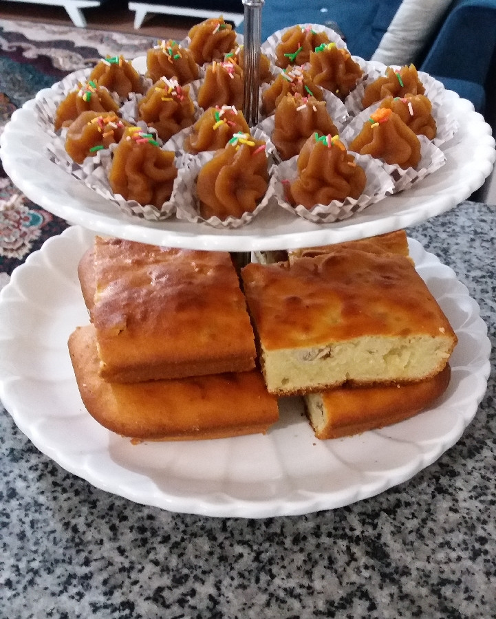 عکس کیک کشمشی و حلوای نخودچی 